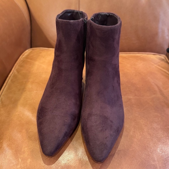 ⭐️ NWOT ⭐️ Universal Thread Suede Kitten Heel Brown Boots size 8 - Picture 3 of 9